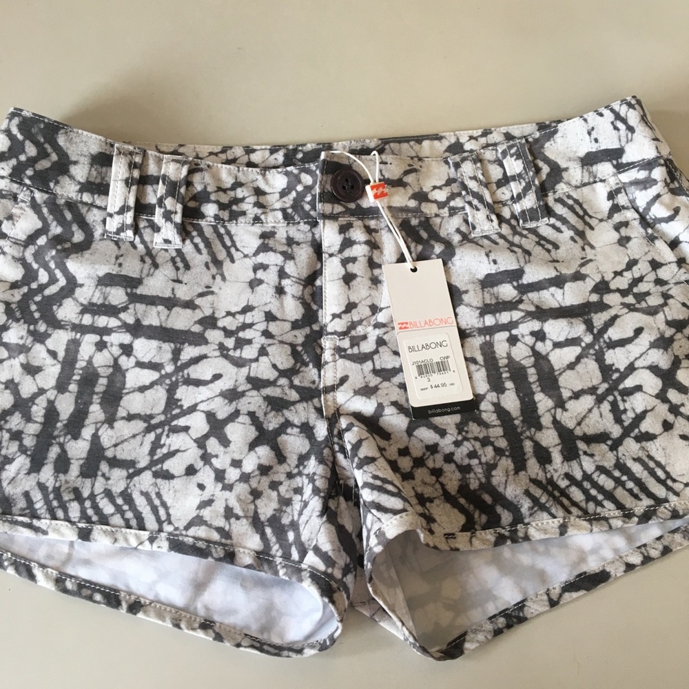 NWT Billabong Juniors shorts